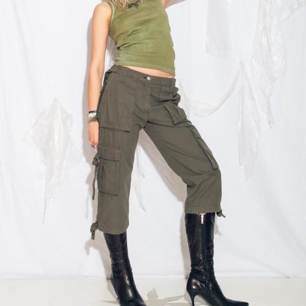 Vintage Y2K Wildcat Cargo Capri Pants in Khaki - 2000s Military Khaki Trousers - Grunge Era Shorts - Size M